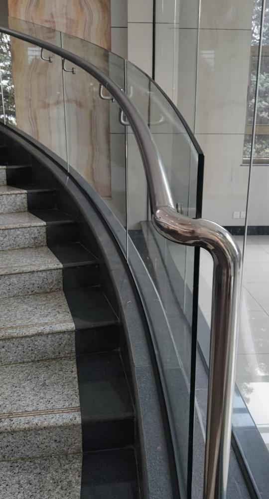 Glass balustrade craftsmanship