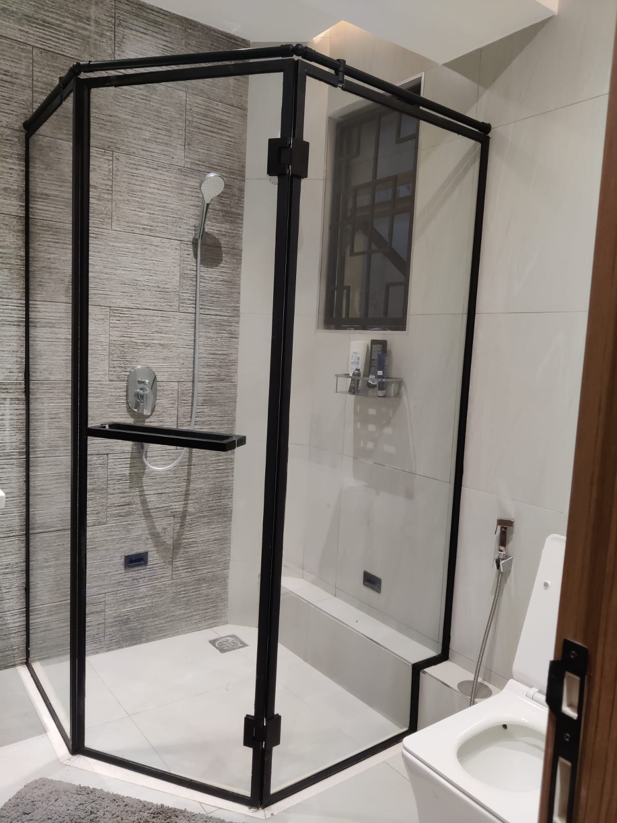 Shower Screens & Cubicles